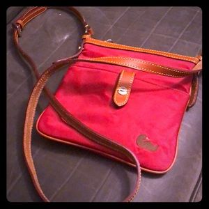 Classic Dooney & Bourke crossbody!